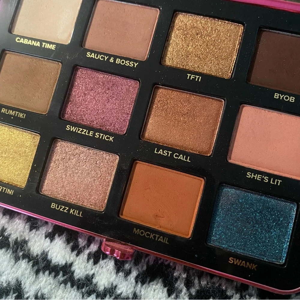 Too Faced Peach eyeshadow